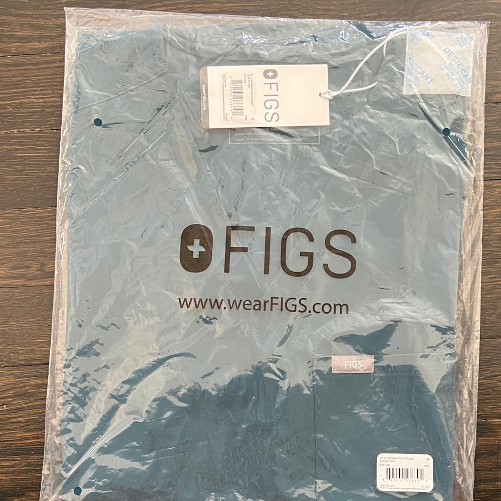 Figs Women's Caribbean Blue Scrub Top Medium - Catarina one pocket